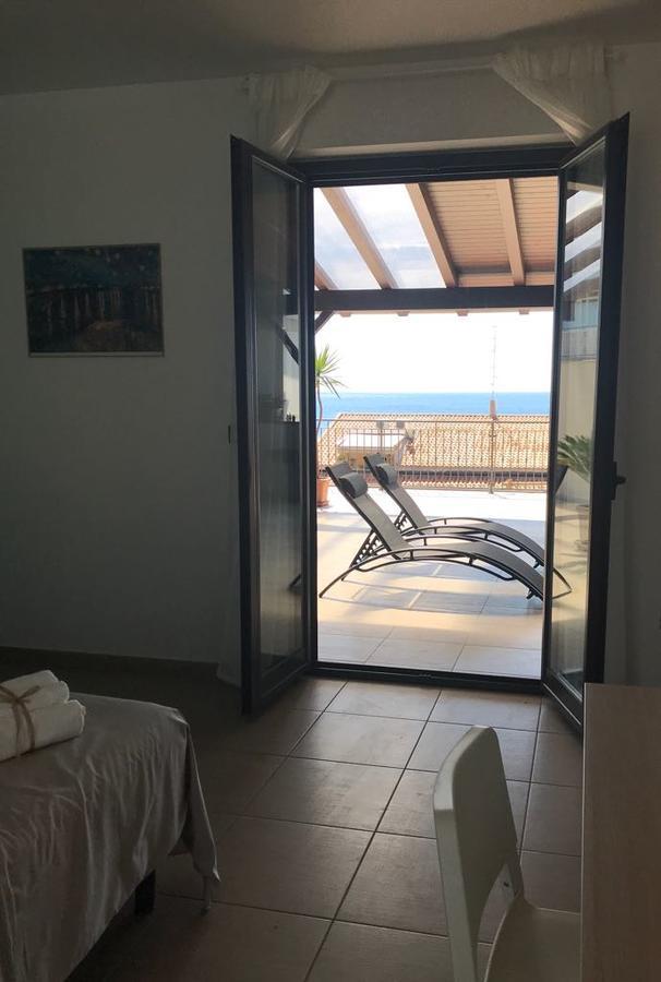 Appartamento Gambero Beach Санта-Тереза-ди-Рива Экстерьер фото